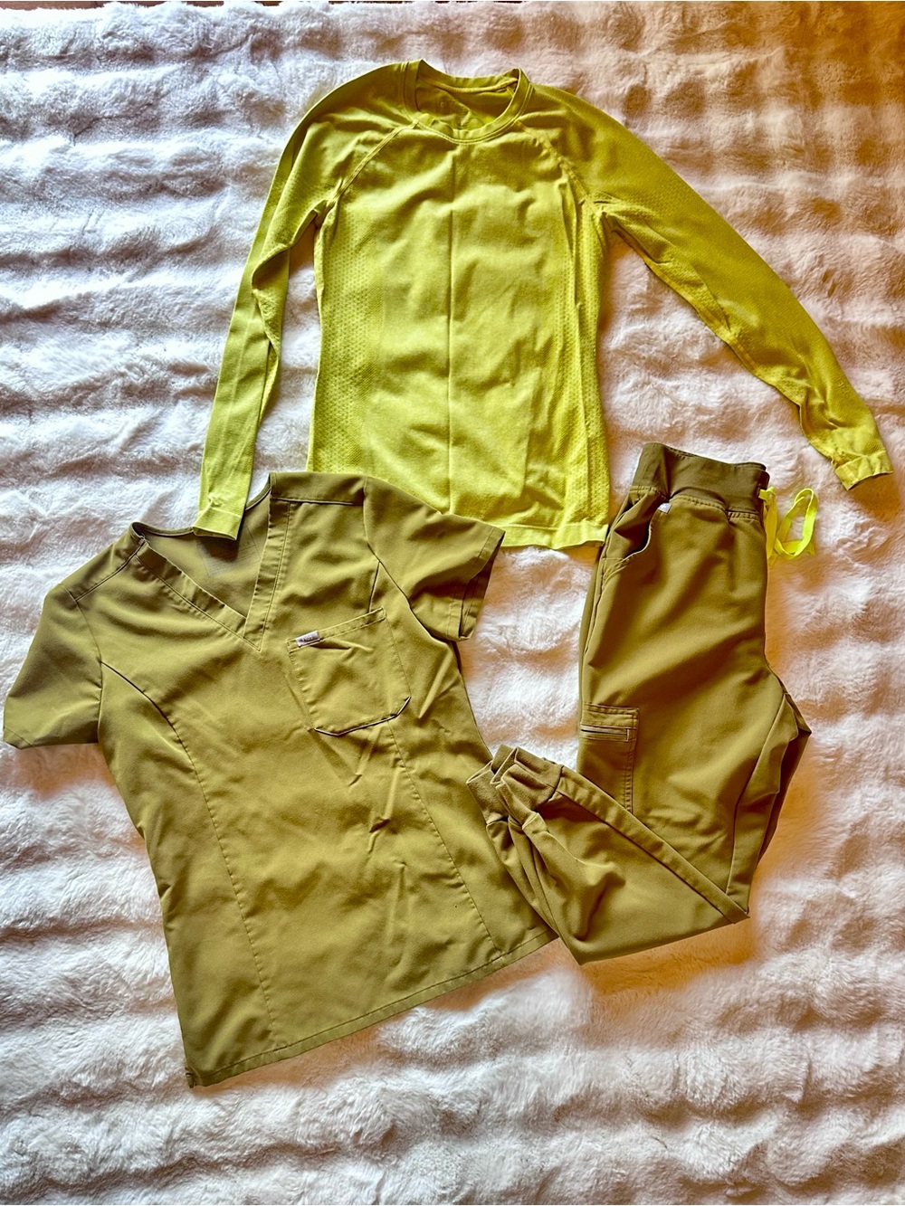 Figs Women’s Martini Olive Green Scrub 3 Piece Set Size Small/Petite